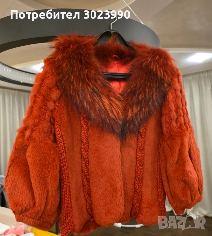 Продавам кожух от естествена кожа от лисица.