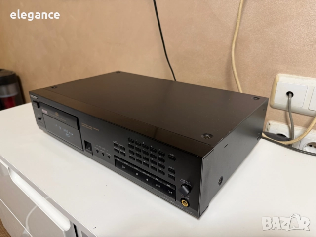 CD плейър Sony CDP-897, снимка 4 - Ресийвъри, усилватели, смесителни пултове - 52705124