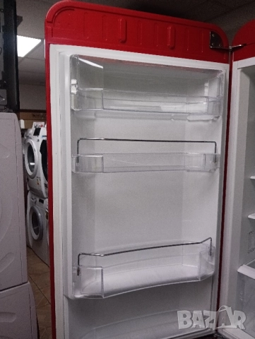 Като нов червен комбиниран хладилник с фризер ретро дизайн Smeg 2 години гаранция!, снимка 6 - Хладилници - 51548556