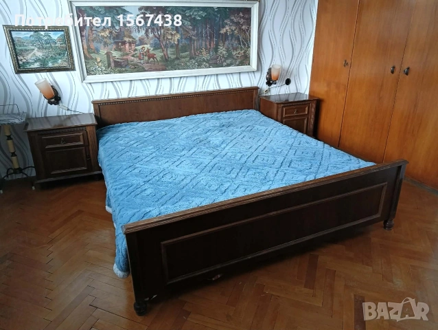 Продава се- спалня, две шкафчета и тоалетка с огледало