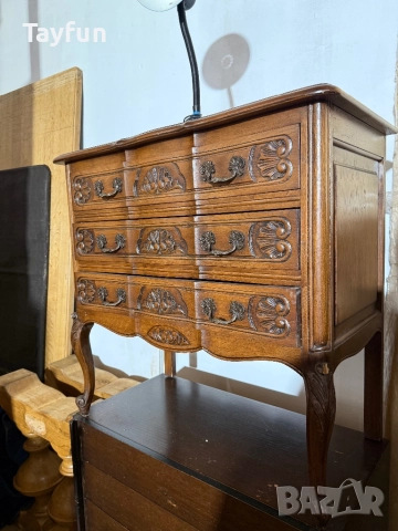 Класически скрин в стил Луи XV - масивно дърво