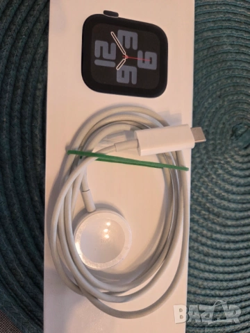 Apple Watch SE 2022,44mm, снимка 6 - Смарт часовници - 54014839