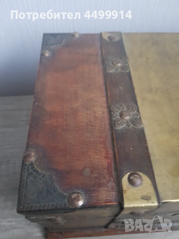 Стара дървена кутия с бронзов обков, снимка 3 - Други ценни предмети - 53412592