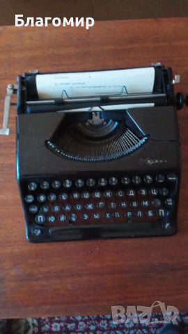 Рядка пишеща машина Olympia Plana, снимка 1 - Антикварни и старинни предмети - 45314234