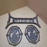 Стари Метални Орнаменти От Шевна Машина Сингер., снимка 4 - Антикварни и старинни предмети - 45843204