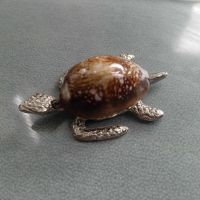 сувенир от Малдивите,   Океанска костенурка, изработена от метал и морска раковина, снимка 1 - Декорация за дома - 45514912