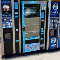 Вендинг автомат за домашни любимци / хладилен автомат/ хладилна витрина, снимка 10 - Вендинг машини - 45315344