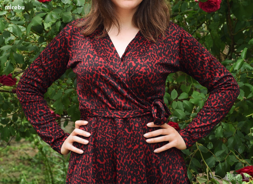 Червена рокля с леопардов принт, снимка 1