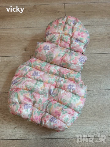 Цветен елек/грейка с флорални мотиви Reserved, размер 98, снимка 4 - Детски якета и елеци - 50643541