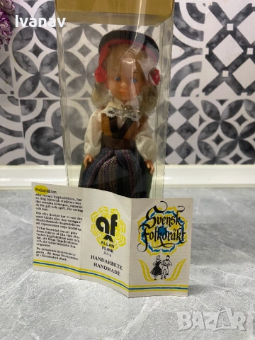 Кукла Handicraft Original Svensk Folkdrakt с кутия, снимка 3 - Антикварни и старинни предмети - 53956699