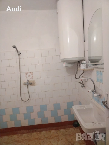 Собственик продава масивна монолитна  двуетажна къща на две плочи с гараж. След основен ремонт на вт, снимка 5 - Къщи - 53612474