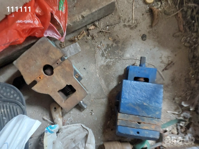  Менгеме за бормашина , снимка 3 - Други инструменти - 53074923