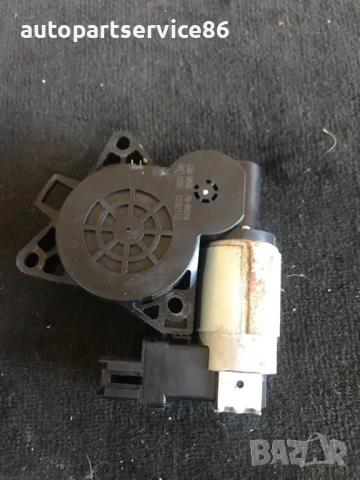 Мотор за стъкло на задна лява врата за Mazda 6 2.0 бензин (2004) CM011730, снимка 2 - Части - 53729198