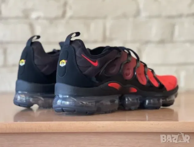 ЧИСТО НОВИ: Nike Air VaporMax Plus, размер 42.5 (9 US), 100% оригинал, снимка 9 - Маратонки - 47641254