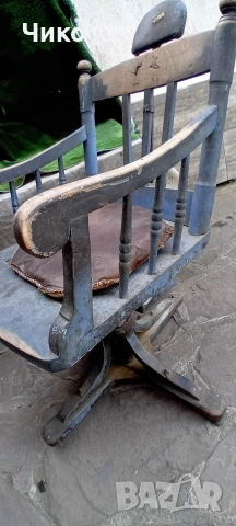 Стар дървен въртящ се бръснарски стол, снимка 14 - Антикварни и старинни предмети - 53865912