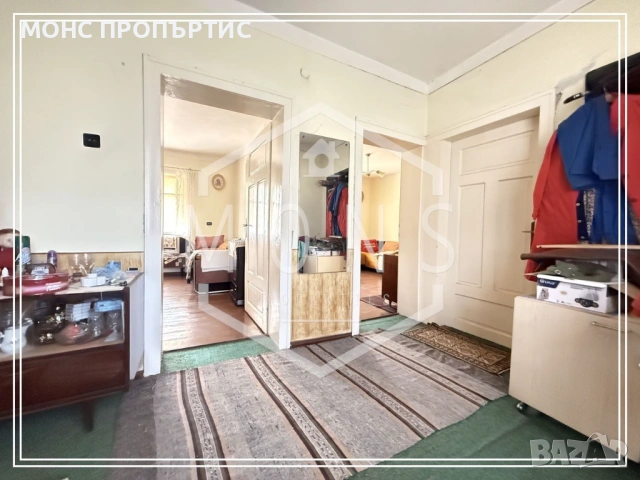 Двуетажна къща с просторен двор и гараж в с. Добромирка, обл. Габрово., снимка 8 - Къщи - 53857288