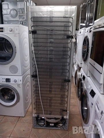 Черен комбиниран хладилник с фризер Бош Bosch с две години гаранция!, снимка 5 - Хладилници - 53776158