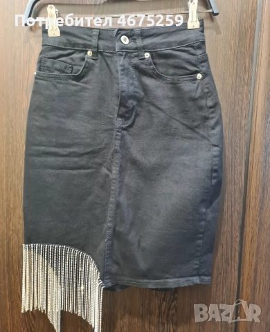 Черна дънкова пола с ресни от камъчета