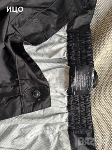 Дамски тънък шумящ панталон Bergans , снимка 6 - Панталони - 54167900