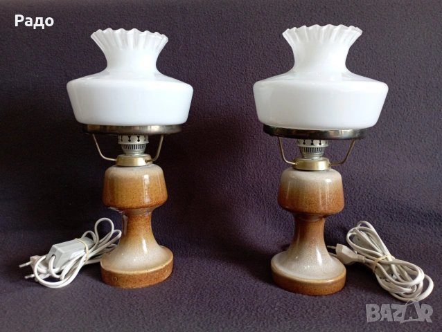 Комплект от две порцеланови лампи с бели стъклени абажури