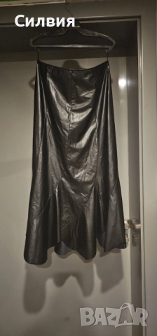Чисто нова черна дълга лъскава кожена пола, размер "L", снимка 5 - Поли - 52409487