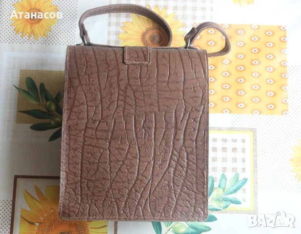 Чанта на повече от 50 години, снимка 4 - Чанти - 50963943