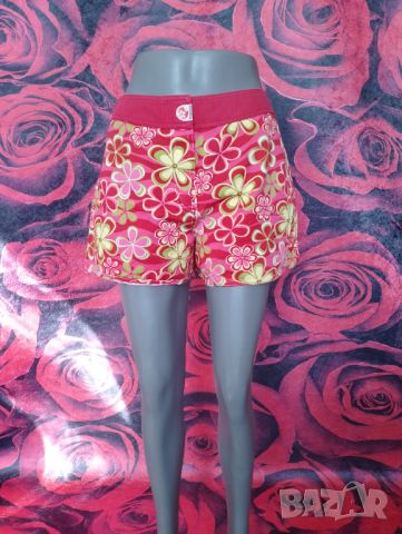 Дамски къси панталонки на флорални мотиви с закопчаване лепенки М/Л , снимка 1 - Къси панталони и бермуди - 46404520