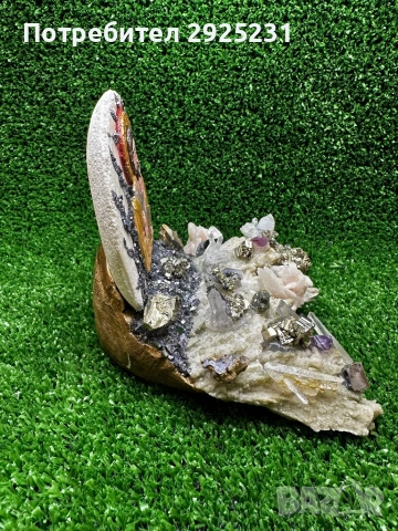 Ръчно изработена икона на Исус Христос с естествени кристали – калцит, пирит, галенит, кварц и амети, снимка 5 - Икони - 54092075