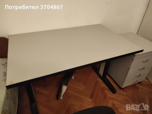 Маса  шкафче с два въртящи се стола, снимка 2 - Маси - 54184432