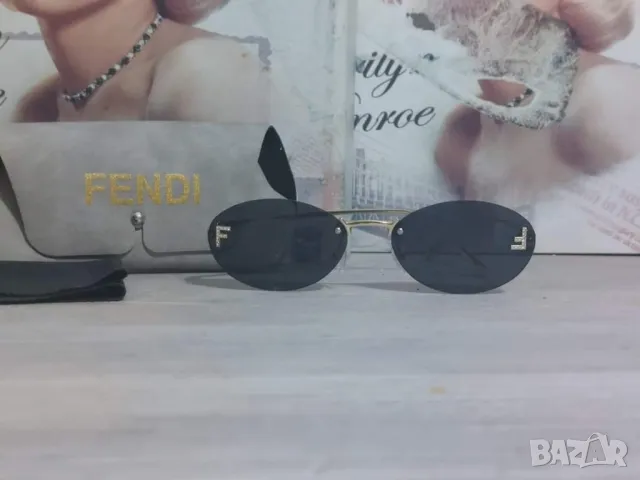 Комплект очила кутия и кърпичка
fendi , снимка 4 - Слънчеви и диоптрични очила - 47240802