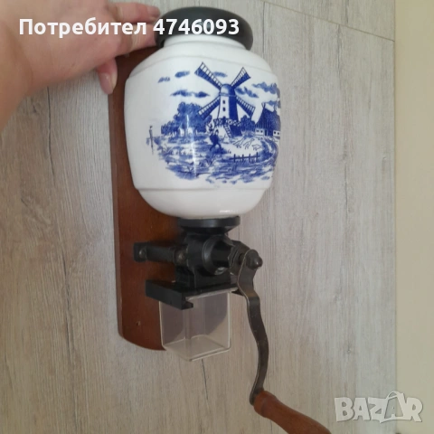 Колекционерска стенна кафемелачка, ръчна, 50-те години, снимка 3 - Антикварни и старинни предмети - 53944219