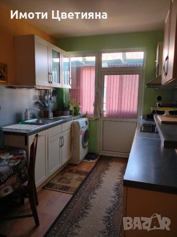 Триетажна къща в Нова Загора, снимка 2 - Къщи - 53654191