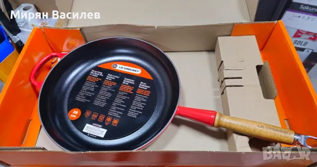 Френски Професионален Тиган Le Creuset - ø 28 см / 2,6 литра - емайлирано незалепващо покритие., снимка 2 - Прибори за хранене, готвене и сервиране - 48110425