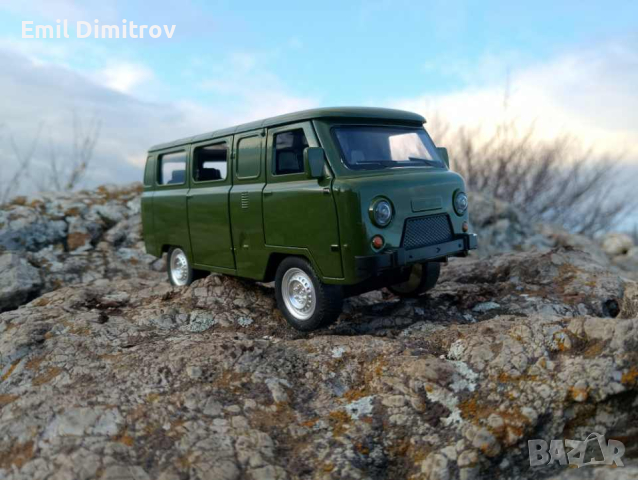 Модел-играчка УАЗ-452 в мащаб 1:24, снимка 16 - Колекции - 44280146