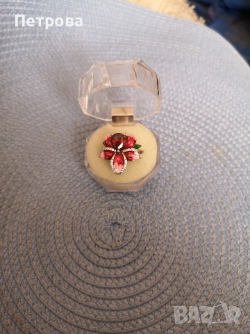 сребърен пръстен с камък-рубин и малки цирконии. , снимка 6 - Пръстени - 53708467