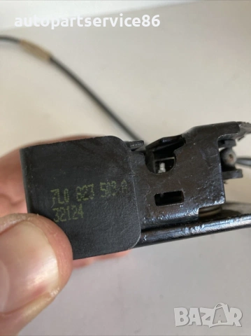 Заключване/щипка на преден капак за Volkswagen Touareg 2.5 Tdi (2005) 7L0823509A, снимка 3 - Части - 54165361