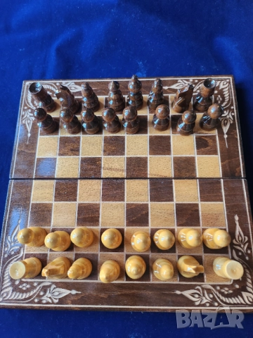 шах - голям ( и табла) р-р 48х48см, пирографиран р-р 34х34 см и лакиран красив, к-ти с фигури/пулове, снимка 11 - Шах и табла - 52583035
