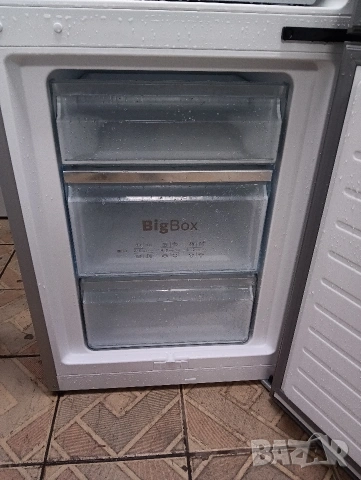 Като нов иноксов комбиниран хладилник с фризер Сименс Siemens А+++ с две години гаранция!, снимка 10 - Хладилници - 53908364