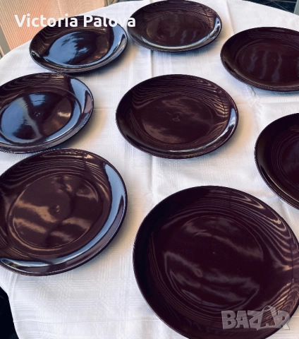 Керамични чинии с цветно остъклено покритие