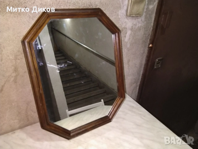 Немско винтидж осмоъгълно дървено дъб Огледало като ново 44х34х19см в средата