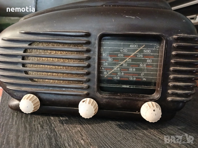 Радио Tesla бакелитена, снимка 6 - Антикварни и старинни предмети - 54186860