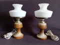 Комплект от две порцеланови лампи с бели стъклени абажури, снимка 1