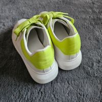 Бели спортни обувки с неон зелено, снимка 5 - Маратонки - 45808345