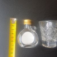 Малка кристална чашка + миниатюрно стъклено шишенце, снимка 4 - Чаши - 45861903