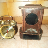 ретро механ. часовник и кутия , снимка 1 - Антикварни и старинни предмети - 45052377