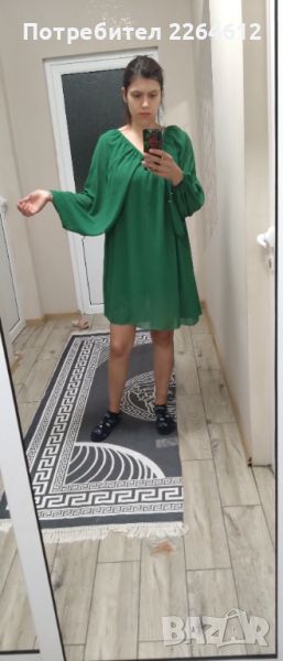Зелена рокля с интересни ръкави , снимка 1