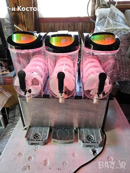 Машина Скрежина за замразени сокчета Нова демонстрационна 3х12 литра , снимка 1