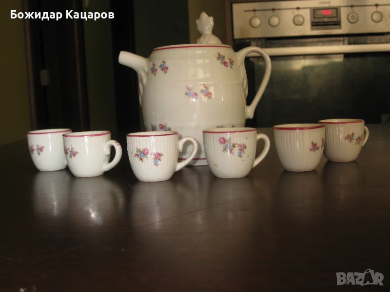 Ретро порцеланов комплект за греяна ракия, буре с капаче и 6 чашки, 37 лв, снимка 1