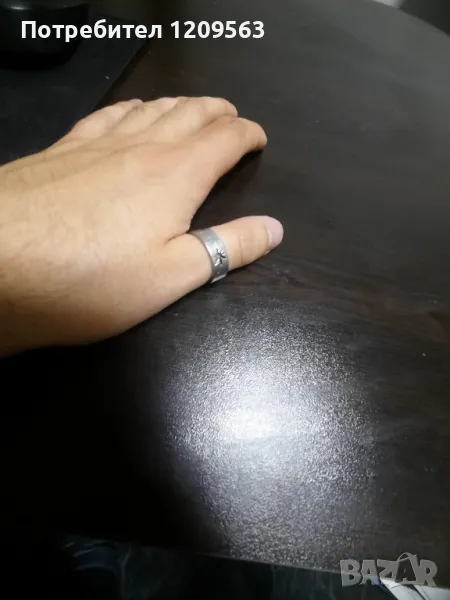 продавам пръстен с лика на марихуана на две места, снимка 1