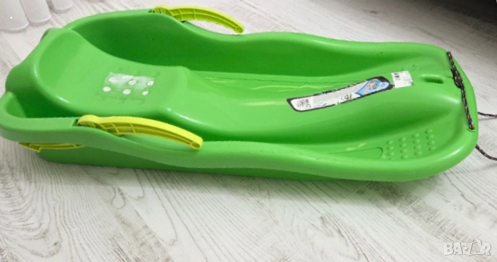 Продавам детска пластмасова шейна Race (Moni Race / Prosperplast) в отлично състояние, снимка 1